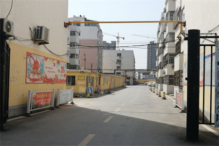 国泰花园三室两厅124㎡精装修有储出售